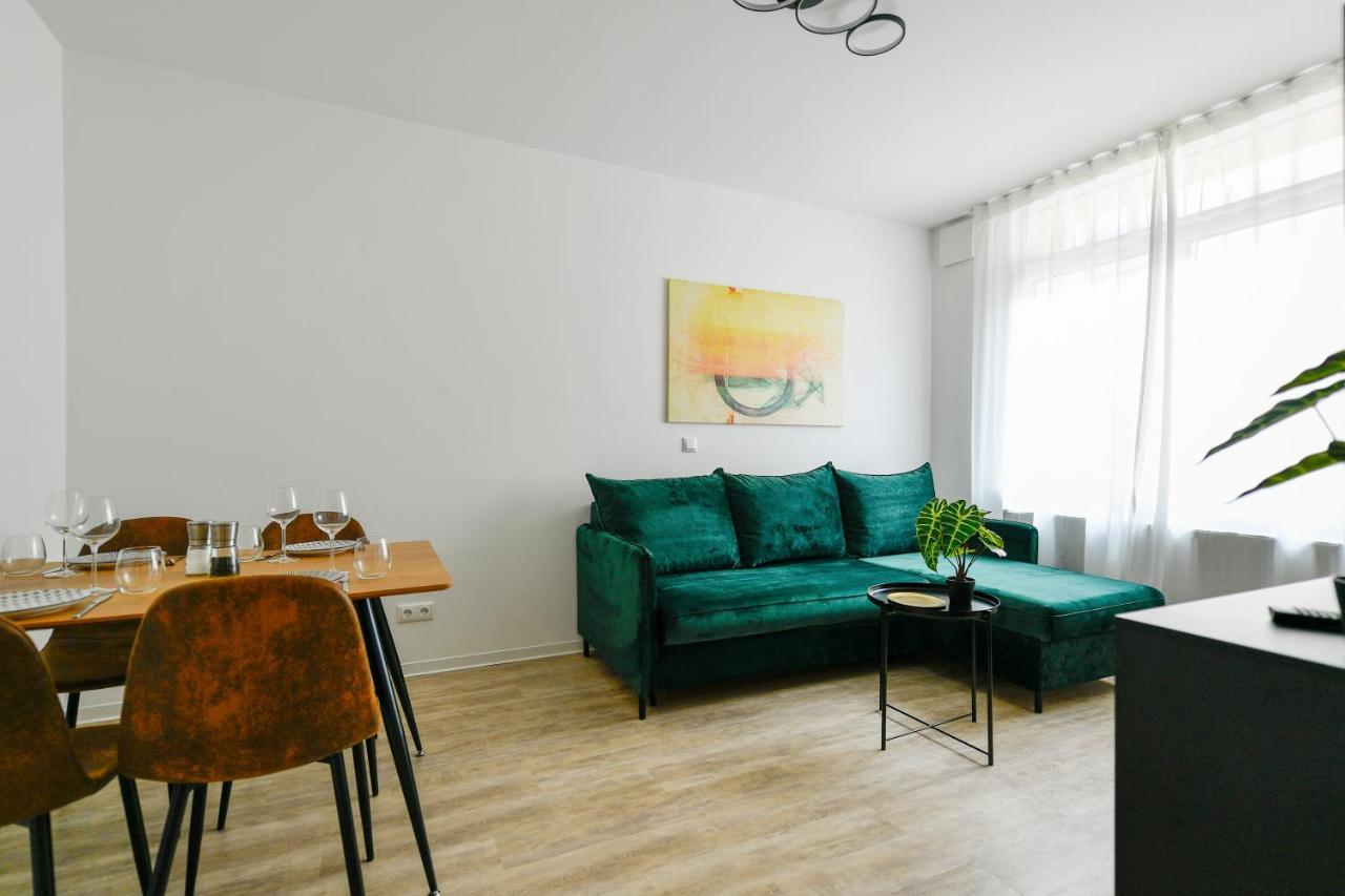 Ferienwohnungen Am Theater - Modern, Zentral Und Ruhig Mit Kueche, Waschtrockner, Netflix, Wlan Und Parkplatz- 2 Zimmer, 52 Qm Котбус Екстер'єр фото