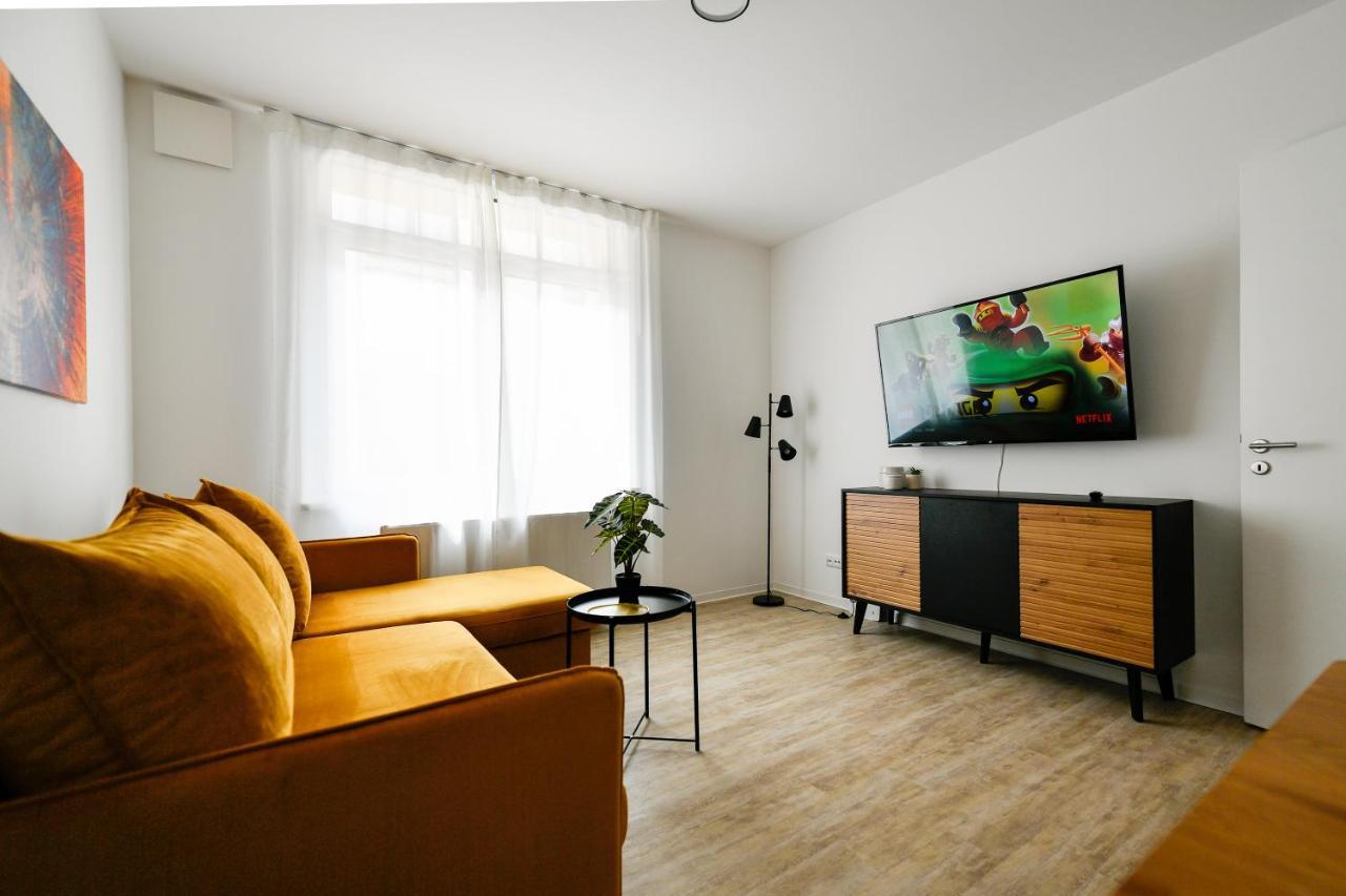 Ferienwohnungen Am Theater - Modern, Zentral Und Ruhig Mit Kueche, Waschtrockner, Netflix, Wlan Und Parkplatz- 2 Zimmer, 52 Qm Котбус Екстер'єр фото