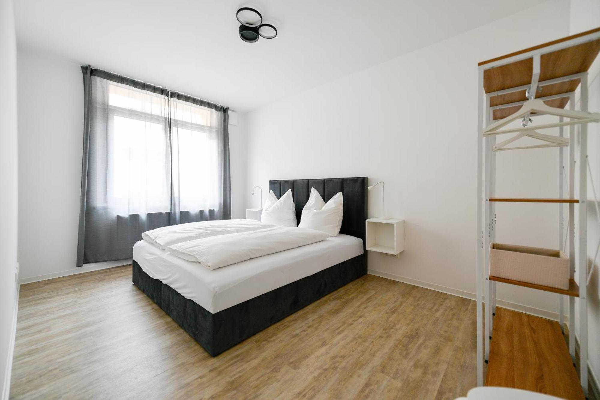 Ferienwohnungen Am Theater - Modern, Zentral Und Ruhig Mit Kueche, Waschtrockner, Netflix, Wlan Und Parkplatz- 2 Zimmer, 52 Qm Котбус Номер фото